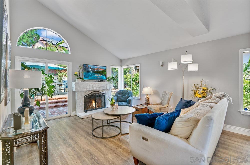 1876 Avenida Segovia