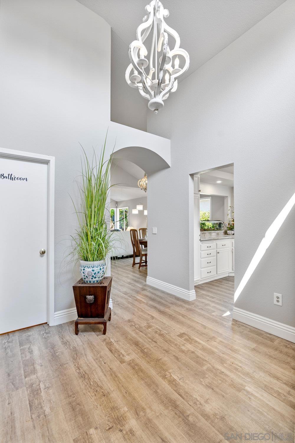 1876 Avenida Segovia