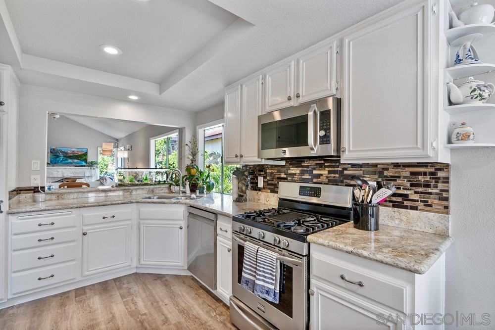 1876 Avenida Segovia