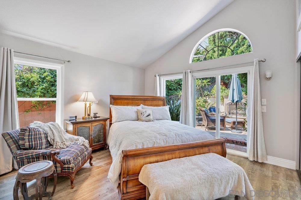 1876 Avenida Segovia