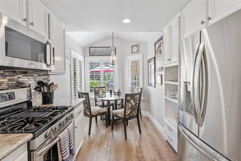 1876 Avenida Segovia