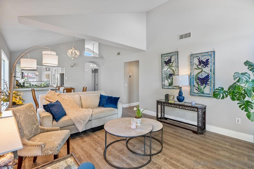 1876 Avenida Segovia