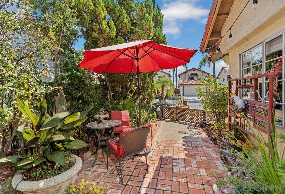 1876 Avenida Segovia