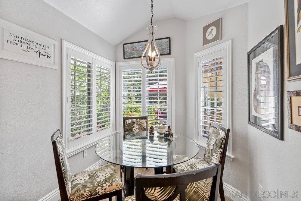 1876 Avenida Segovia