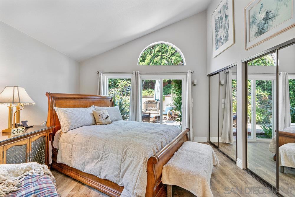 1876 Avenida Segovia