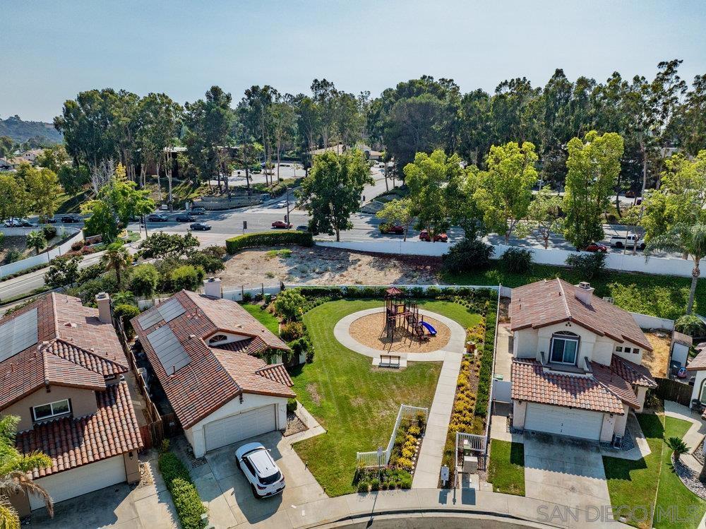 1876 Avenida Segovia