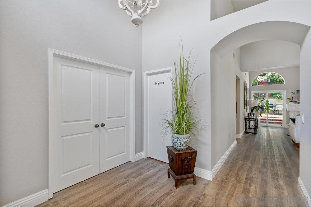 1876 Avenida Segovia