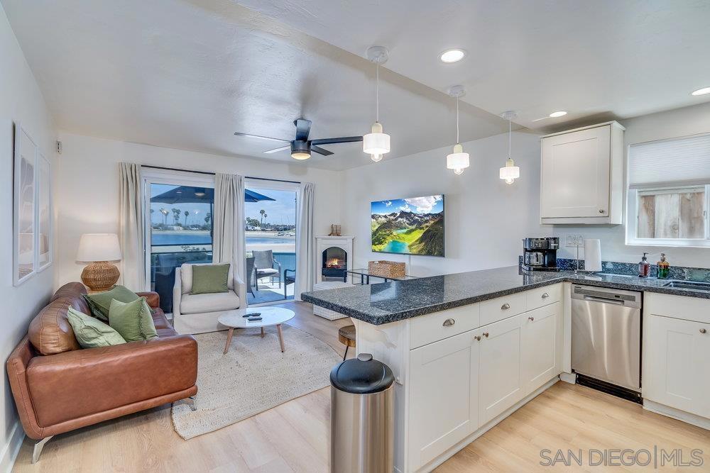 3536 40 Bayside Walk