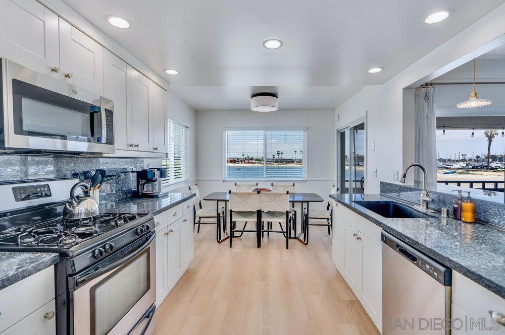 3536 40 Bayside Walk