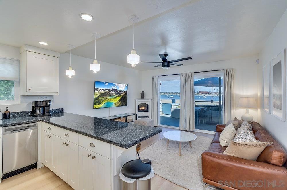 3536 40 Bayside Walk