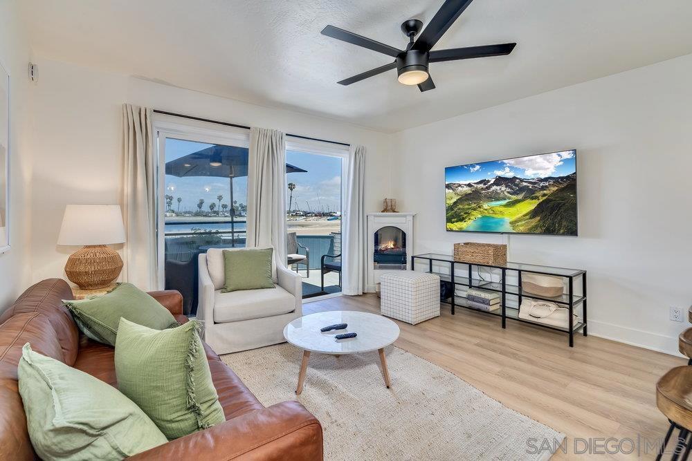 3536 40 Bayside Walk