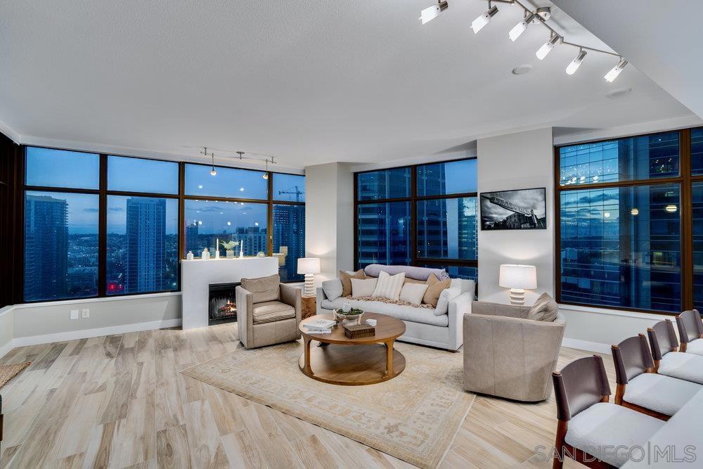 700 W E St 2404