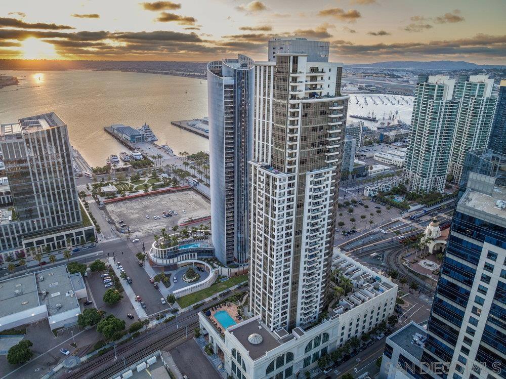 700 W E St 2404