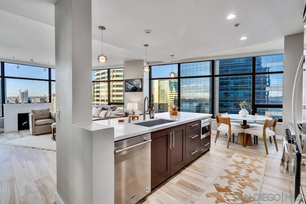 700 W E St 2404