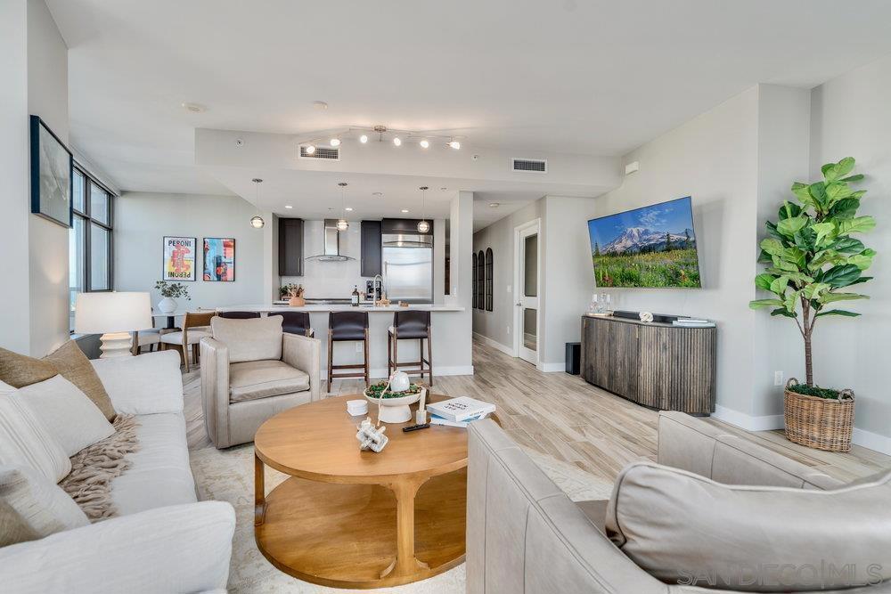 700 W E St 2404