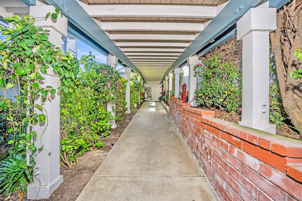 1616 CIRCA DEL LAGO C #108