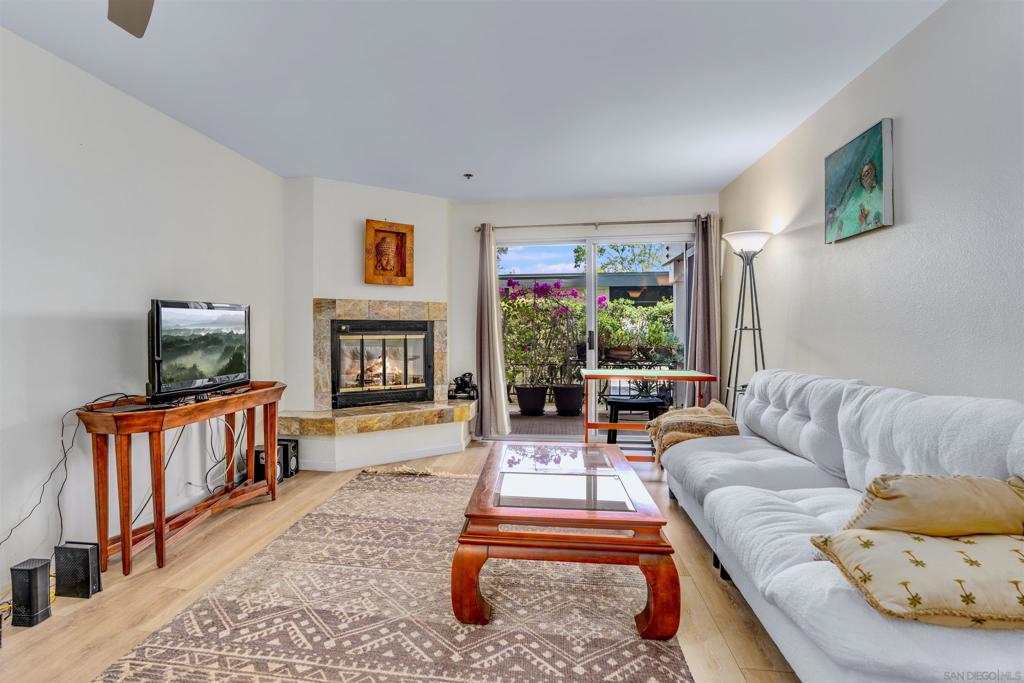 1616 CIRCA DEL LAGO C #108