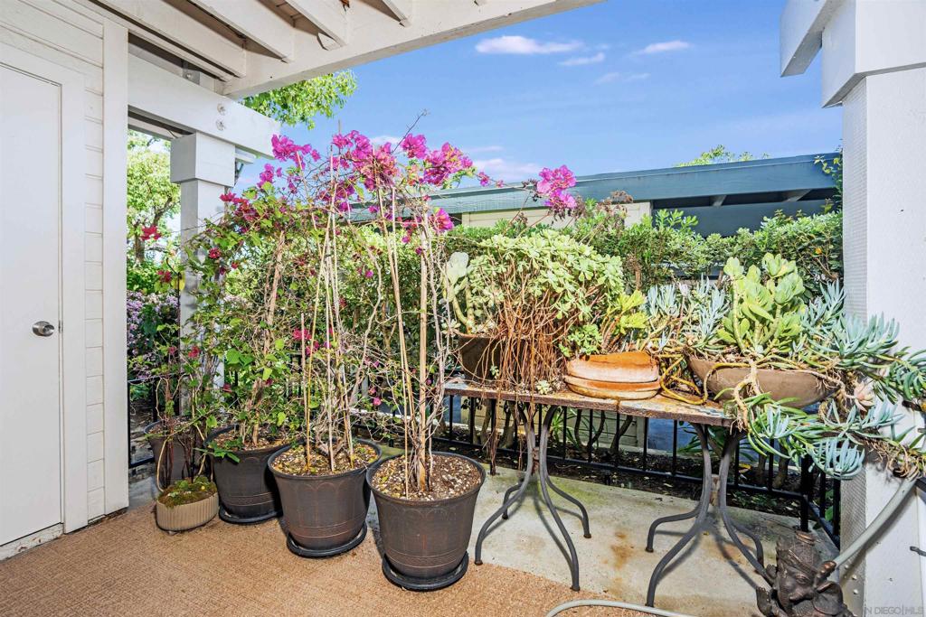 1616 CIRCA DEL LAGO C #108