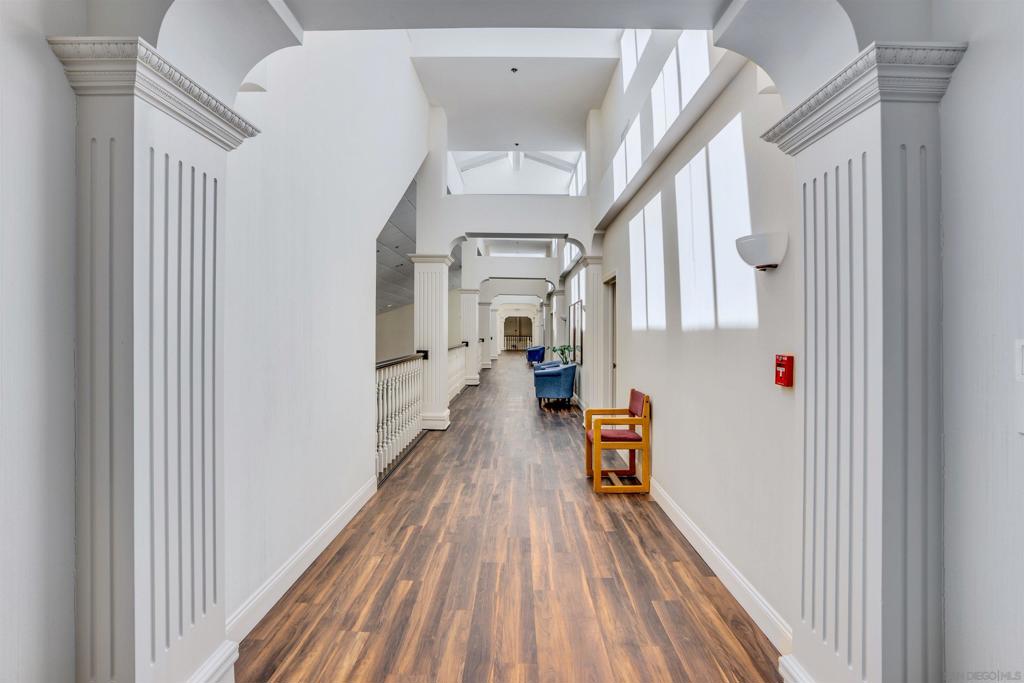 1616 CIRCA DEL LAGO C #108