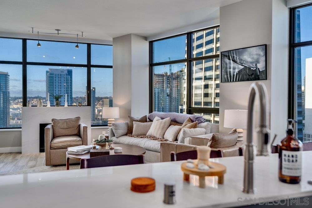 700 W E St 2404