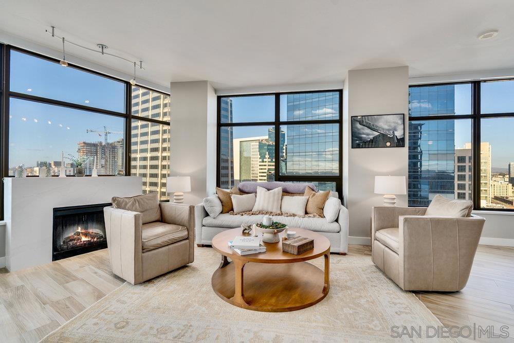 700 W E St 2404