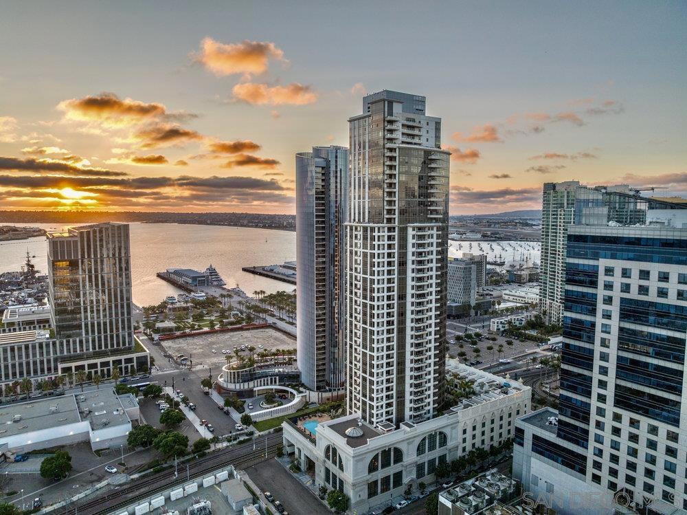 700 W E St 2404