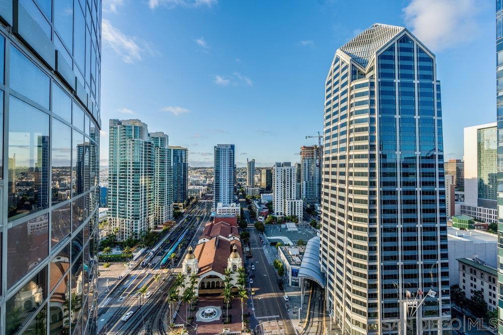 700 W E St 2404