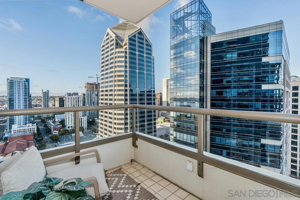 700 W E St 2404