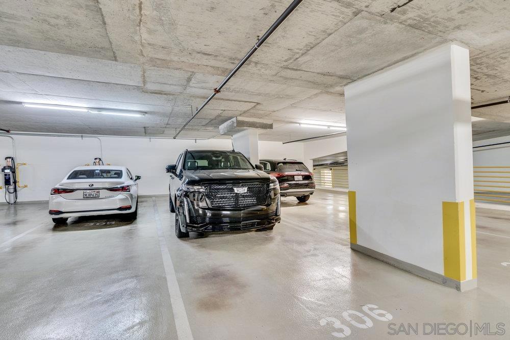 700 W E St 2404