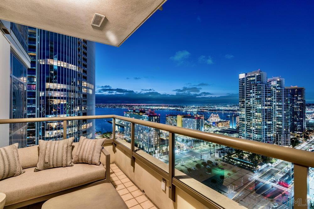 700 W E St 2404