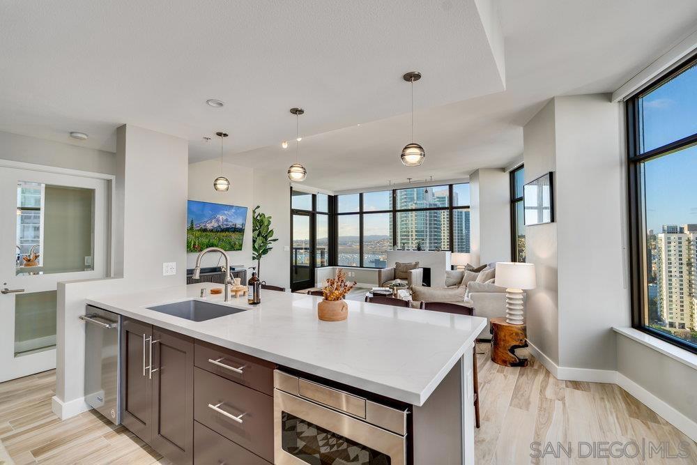 700 W E St 2404