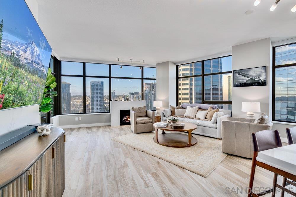 700 W E St 2404