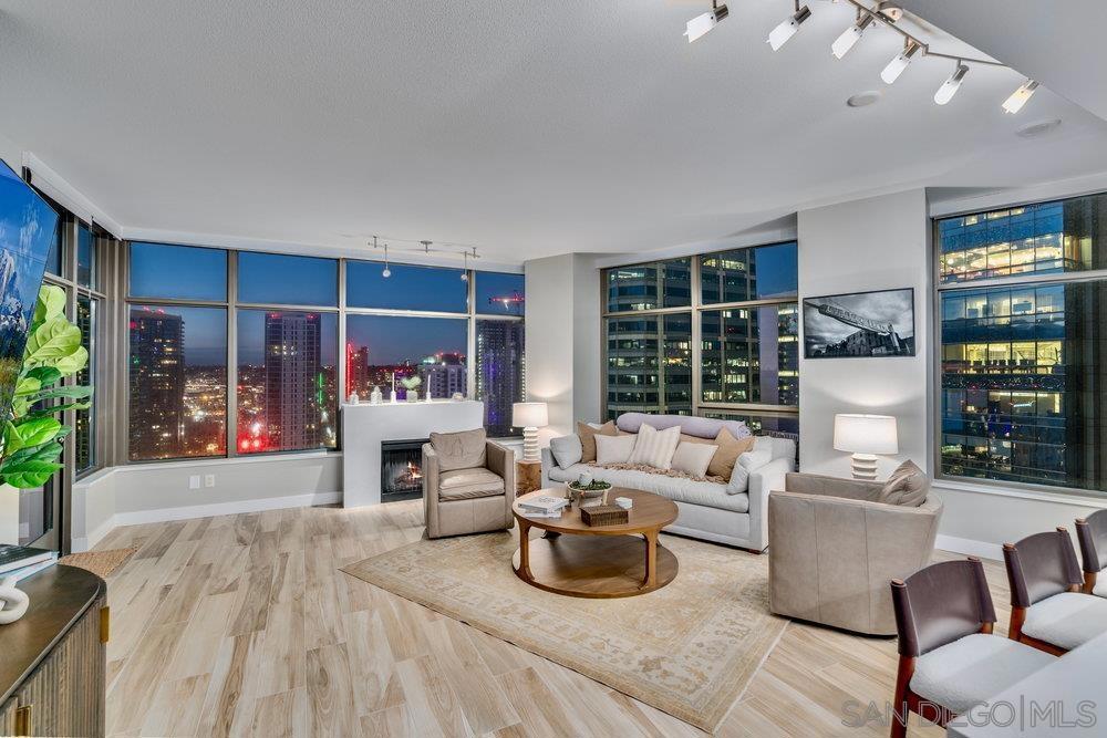 700 W E St 2404