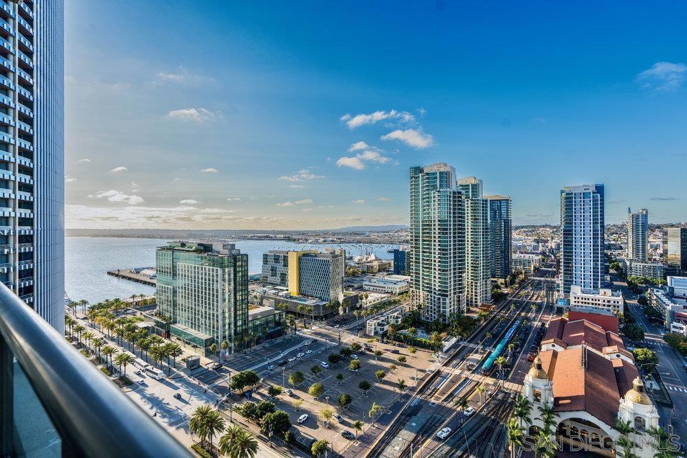 700 W E St 2404