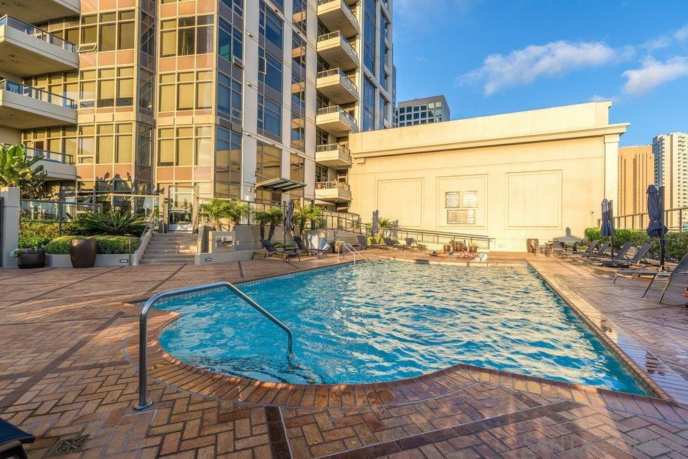 700 W E St 2404
