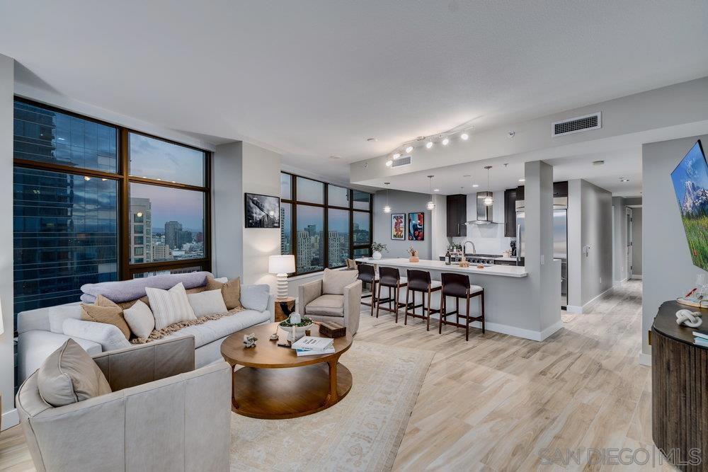 700 W E St 2404