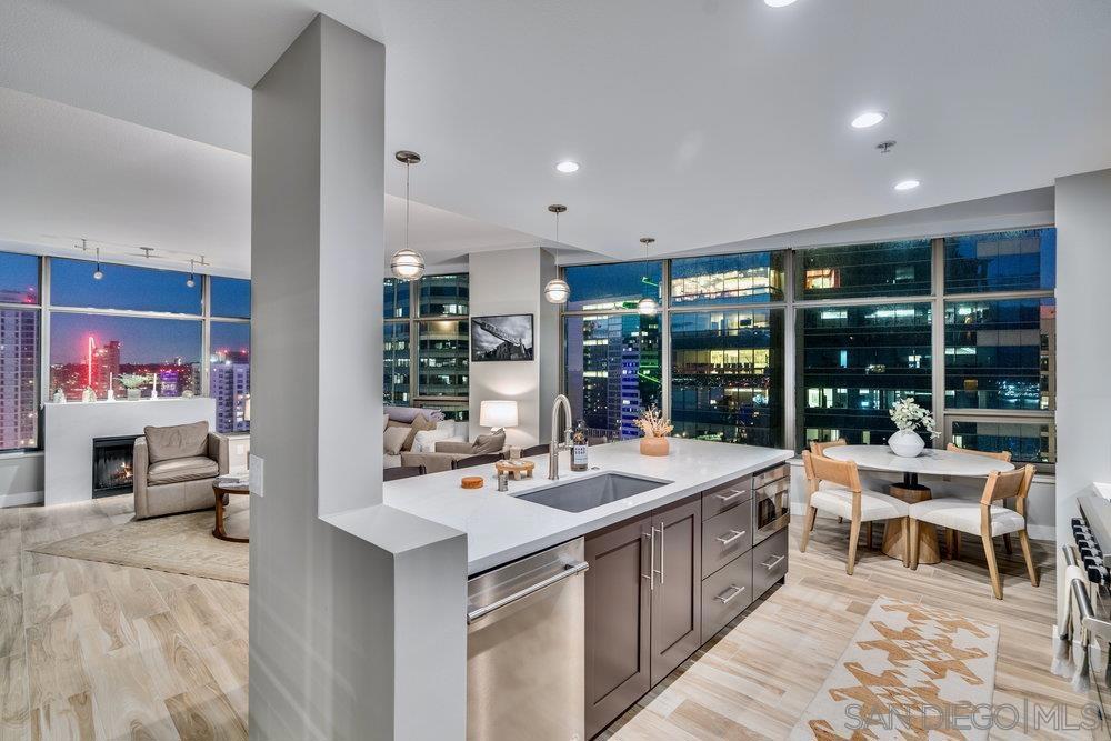 700 W E St 2404