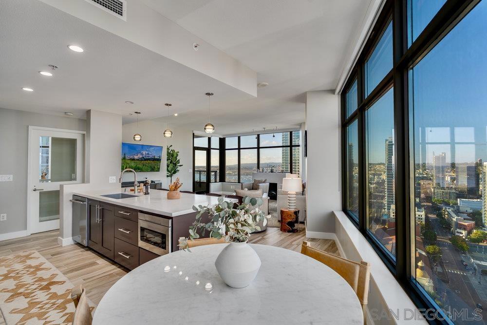 700 W E St 2404