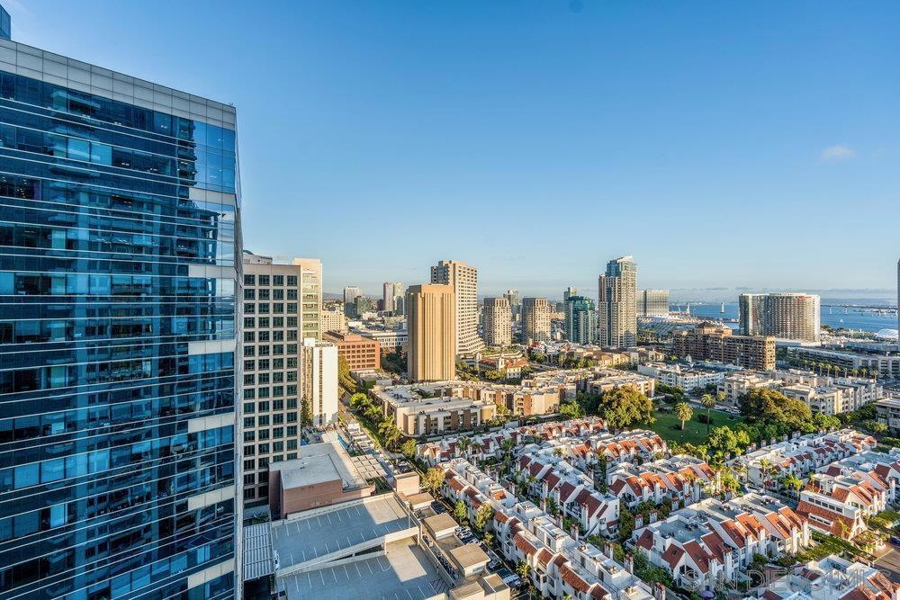 700 W E St 2404
