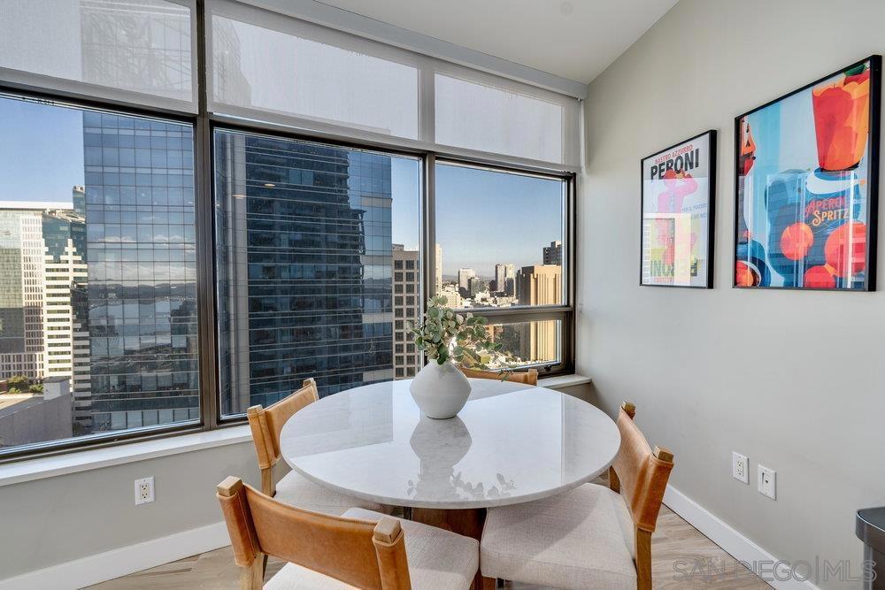 700 W E St 2404