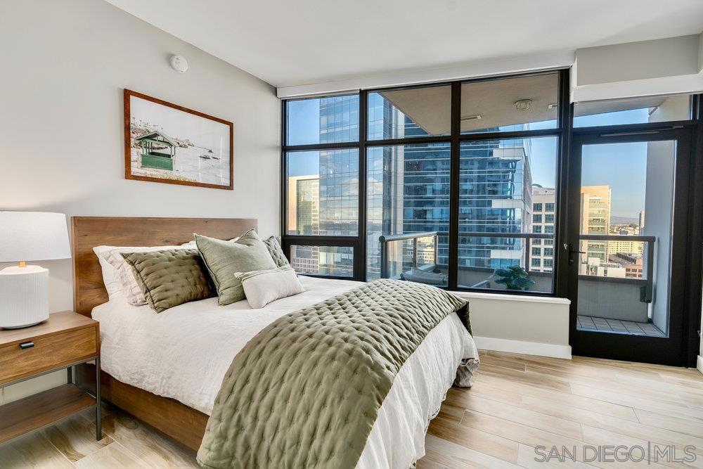 700 W E St 2404