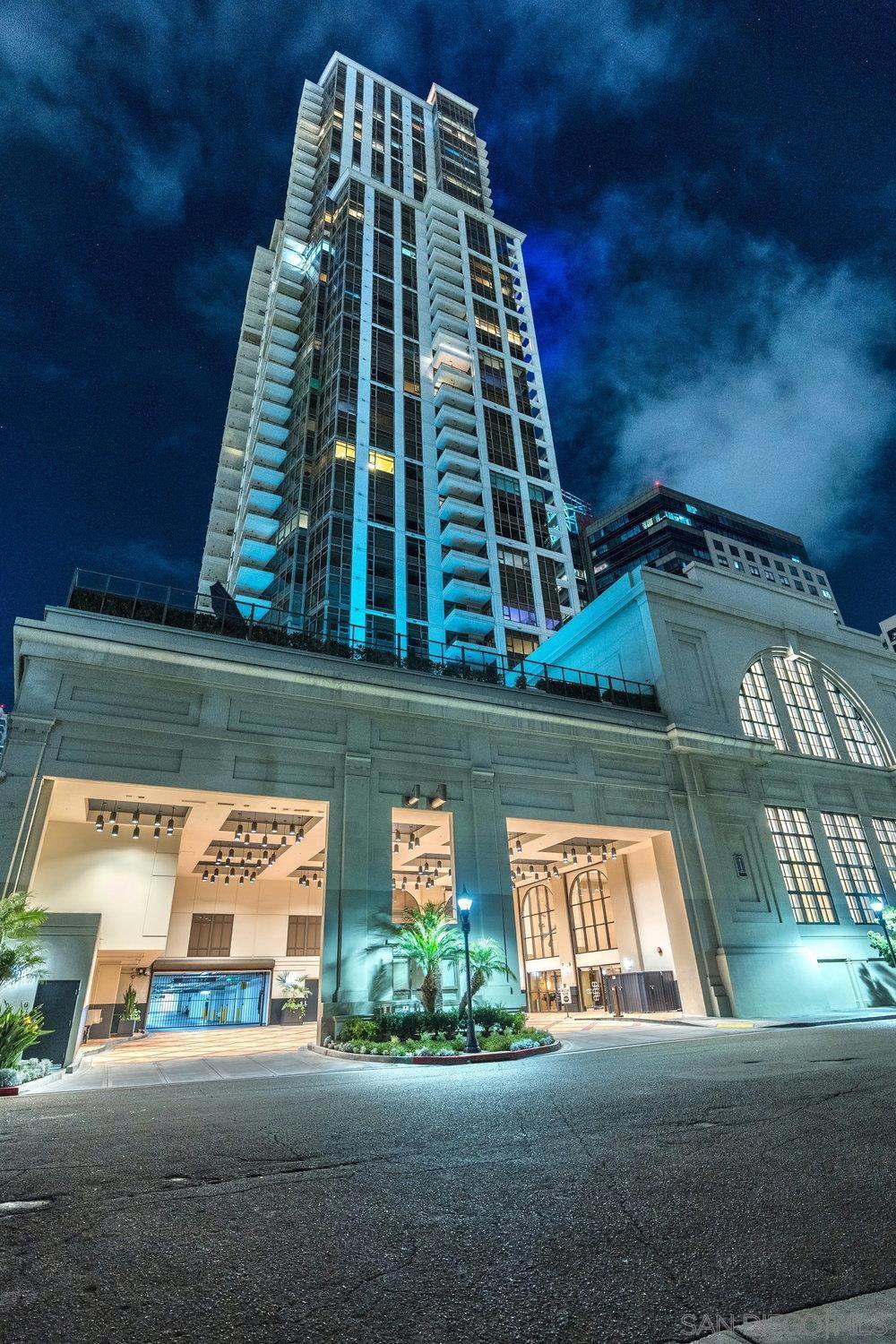 700 W E St 2404
