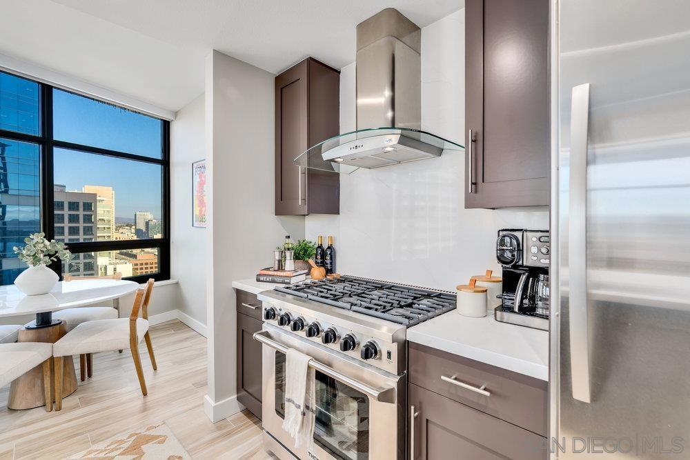 700 W E St 2404