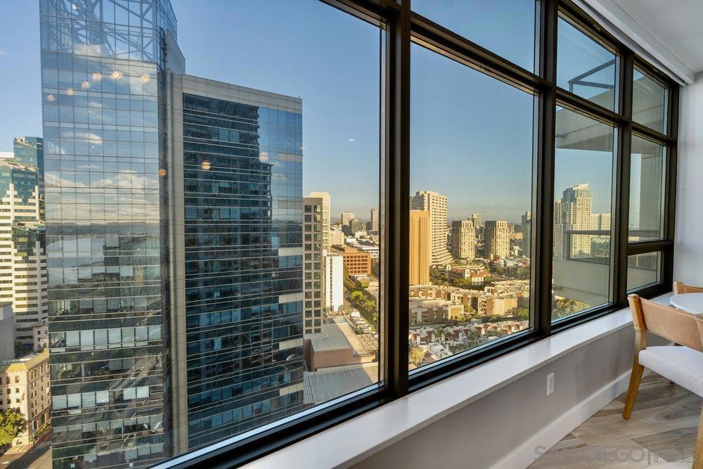 700 W E St 2404