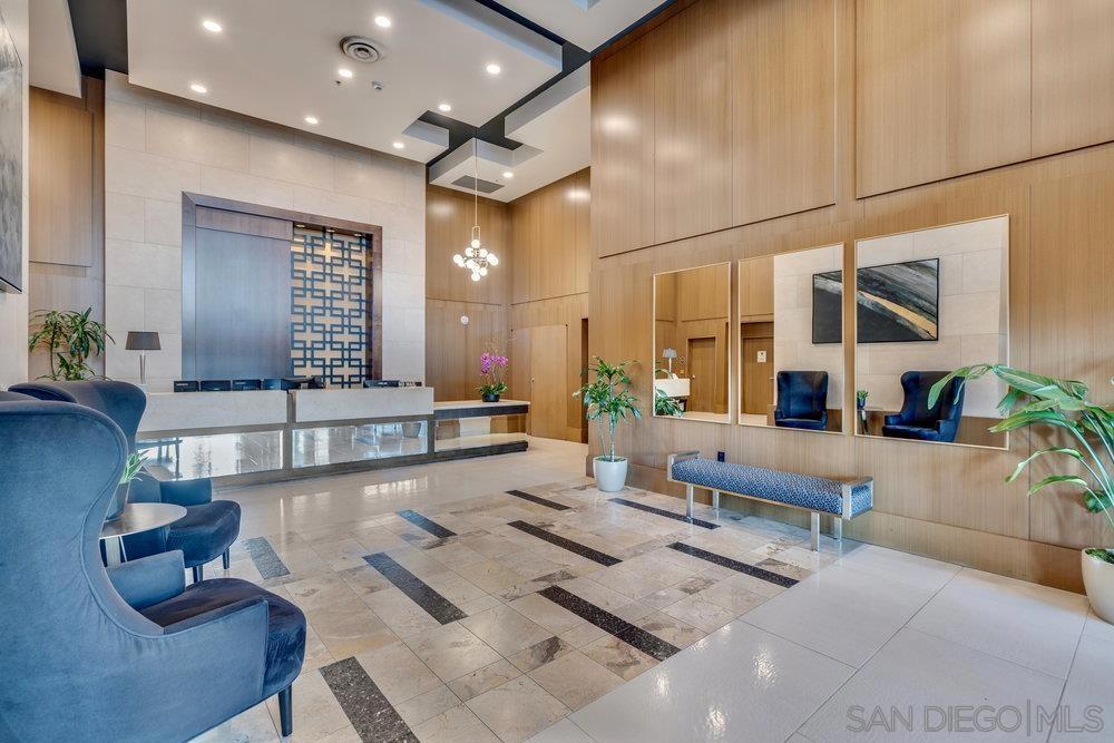 700 W E St 2404