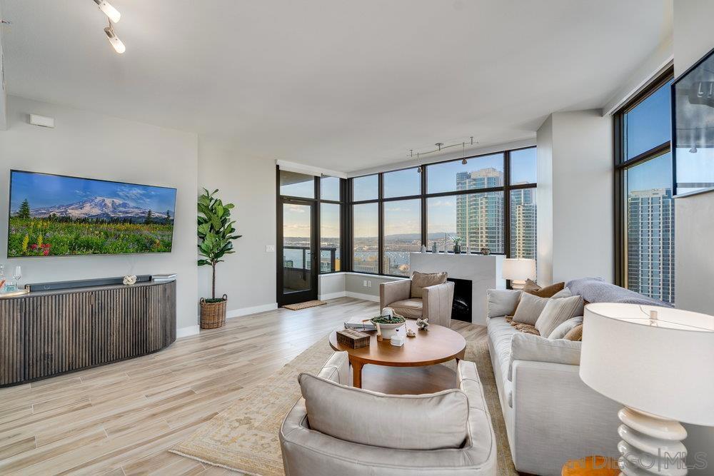700 W E St 2404