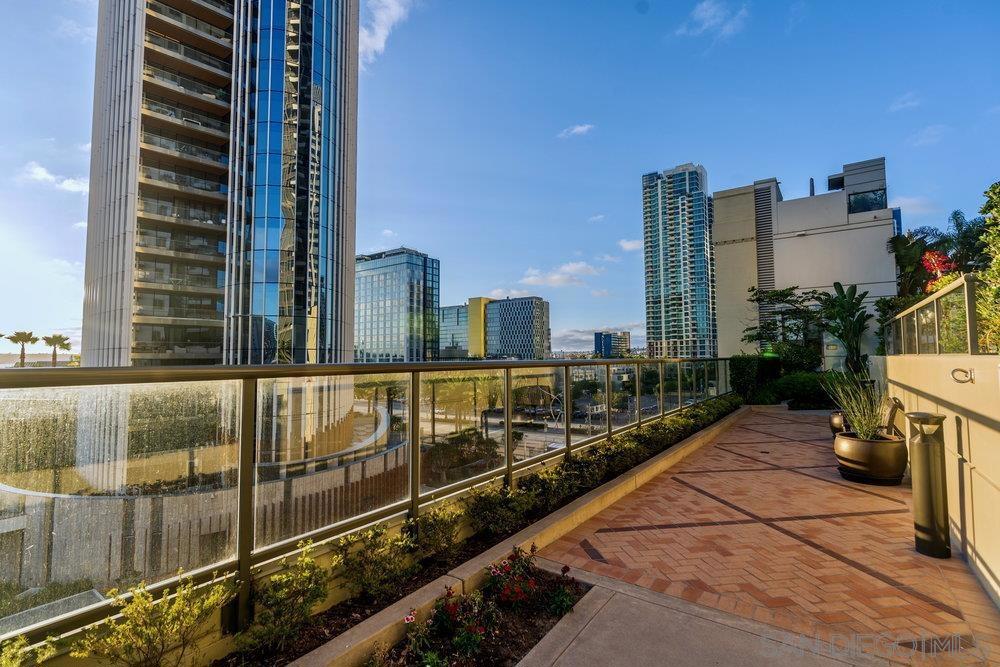 700 W E St 2404