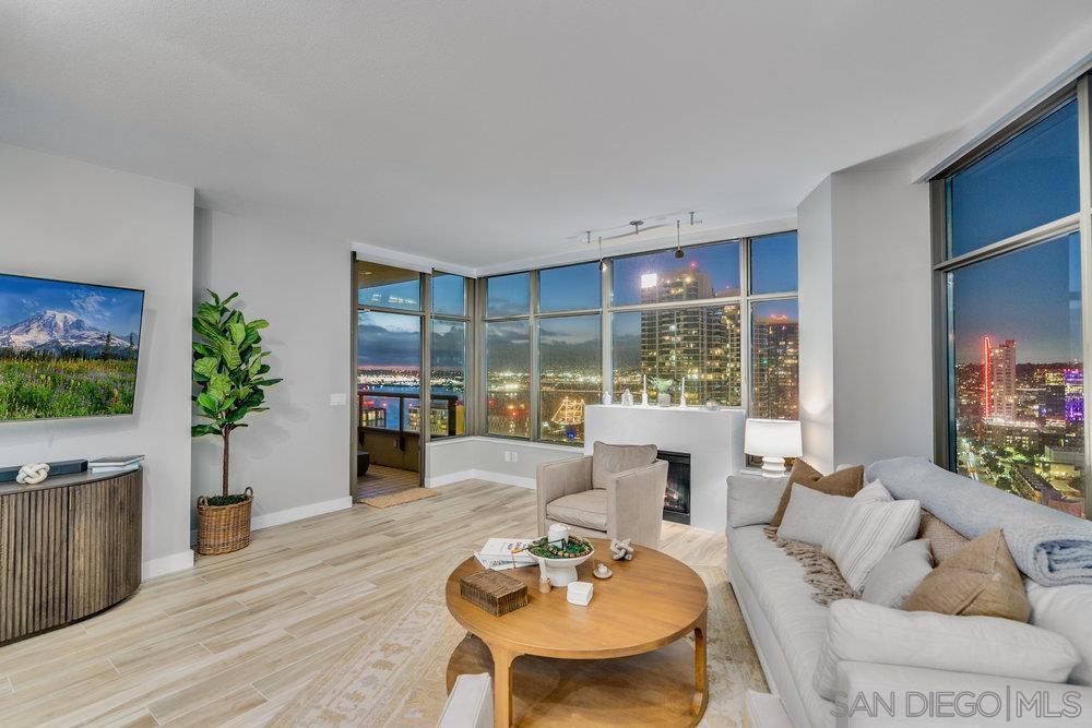700 W E St 2404