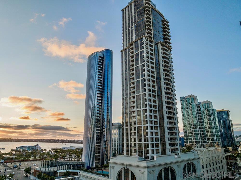 700 W E St 2404