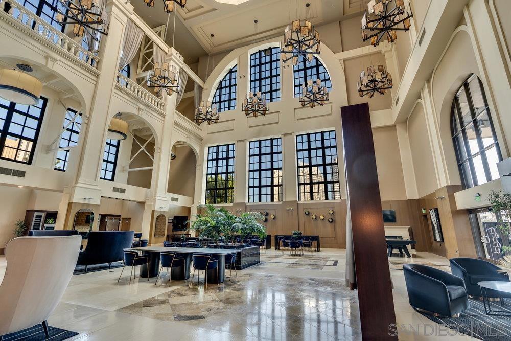 700 W E St 2404